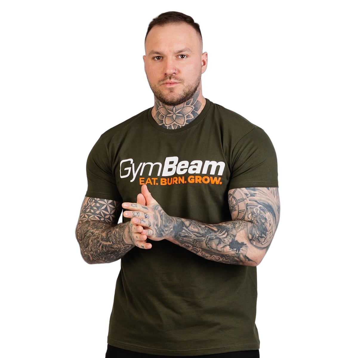 Herren T-Shirt in Militärgrün mit weißem GymBeam Logo und orangefarbenem Schriftzug.