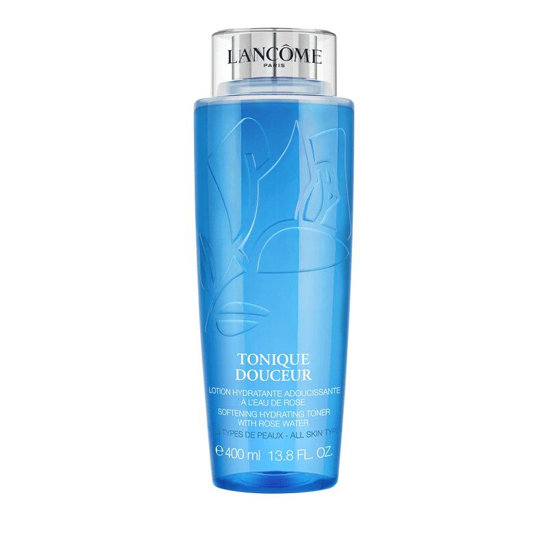 Blaues Gesichtswasser mit silbernem Deckel. Aufschrift: TONIQUE DOUCEUR, LANCÔME. 400 ml. Mit Rosenwasser. Für alle Hauttypen.