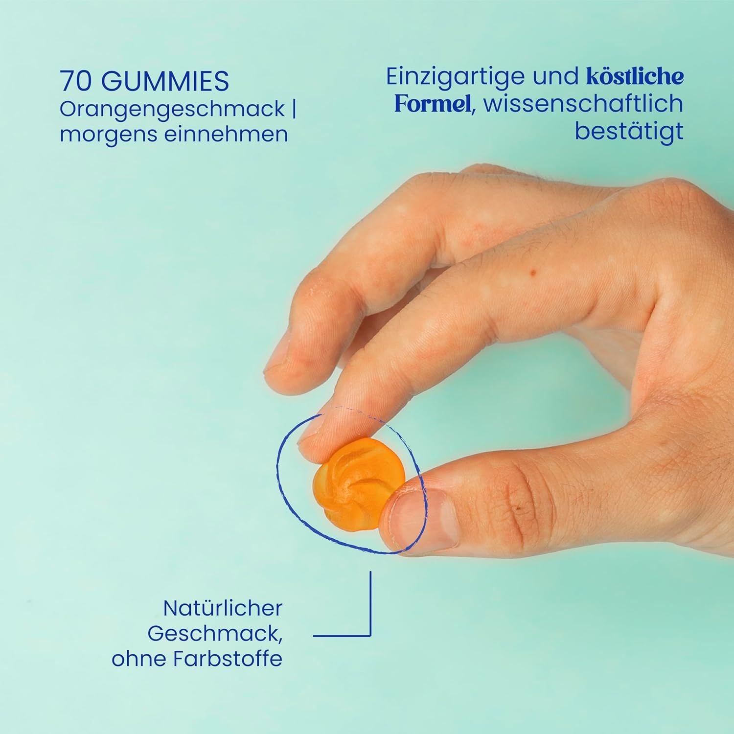 Hand hält ein einzelnes Omega-3-Gummibärchen. Text: 70 Gummies, Orangengeschmack, morgens einnehmen. Natürlicher Geschmack, ohne Farbstoffe.