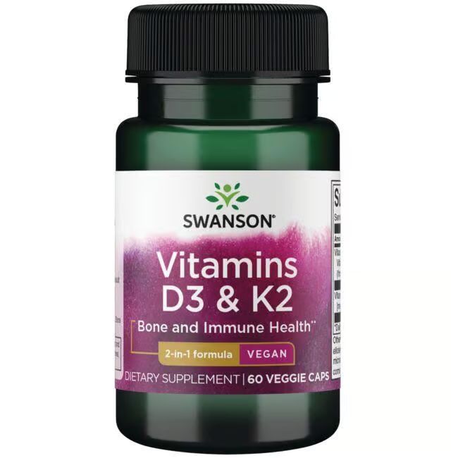 Grüne Flasche mit schwarzem Deckel. Etikett mit SWANSON, Vitamin D3 & K2, 60 Veggie Caps. Vegan.