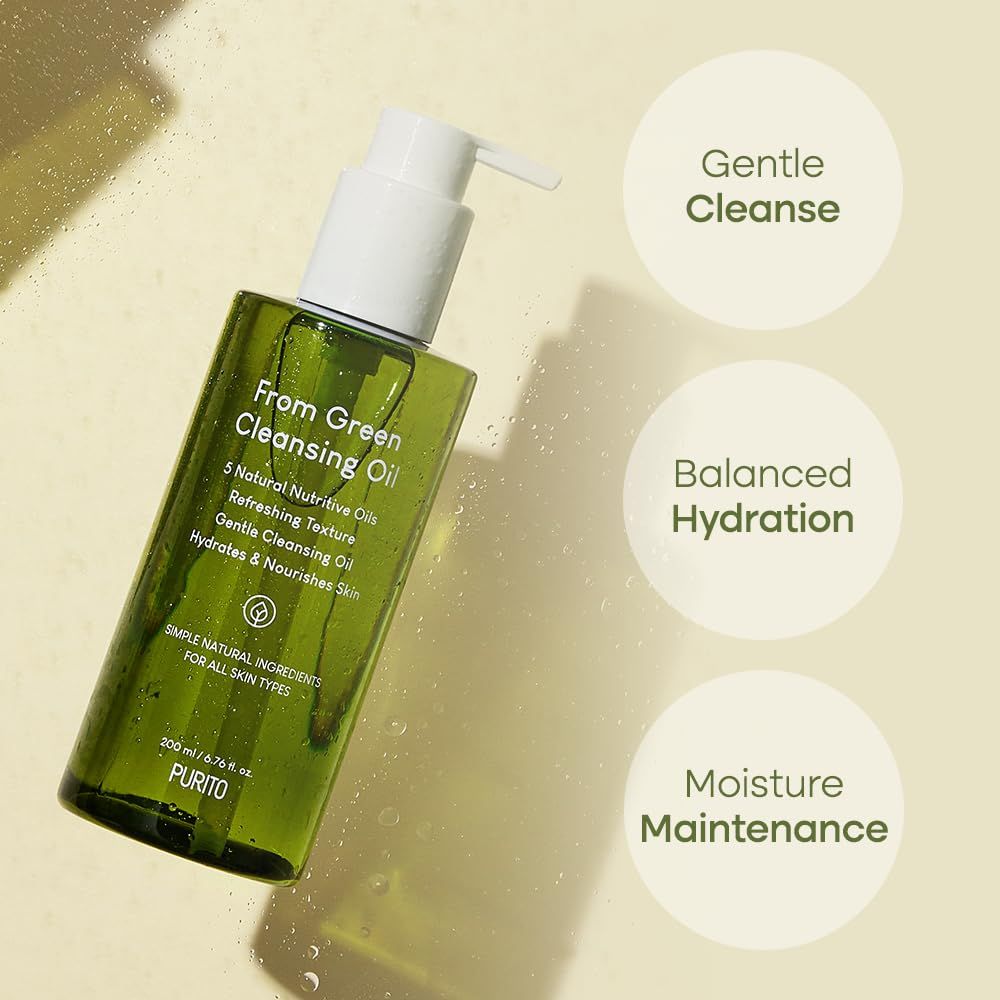 Grüne Flasche Reinigungsöl mit Pumpe. Text: From Green Cleansing Oil. 3 Stichworte: Gentle Cleanse, Balanced Hydration, Moisture Maintenance.