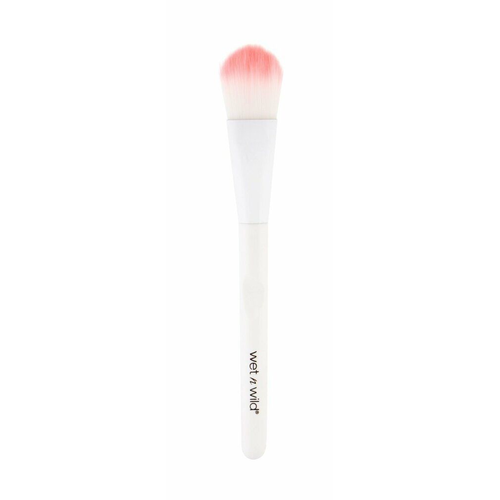 Weißer Foundation-Pinsel mit rosa Pinselhaaren. Der Griff hat den Markennamen "Wet n Wild".