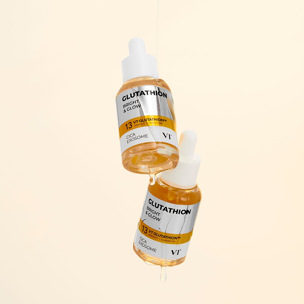 Zwei Glasflaschen mit Pipetten. Aufschrift: Glutathion Bright & Glow, 13 VT Glutathion Cica Exosome. Tropfen.