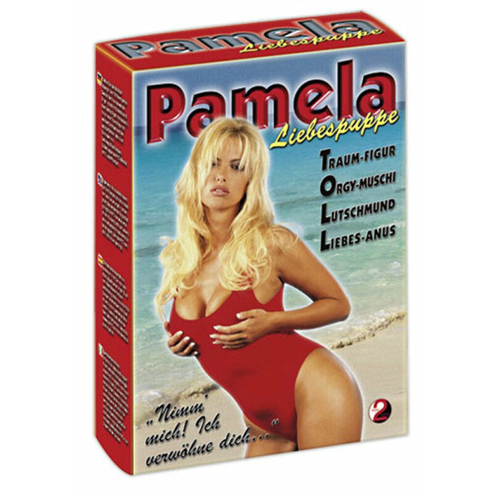 Verpackung der Liebespuppe Pamela. Frau im roten Badeanzug. Aufschrift: Pamela, Liebespuppe, Traum-Figur, Orgy-Muschi, Luts-Mund, Liebes-Anus. Zitat: Nimm mich! Ich verwöhne dich.