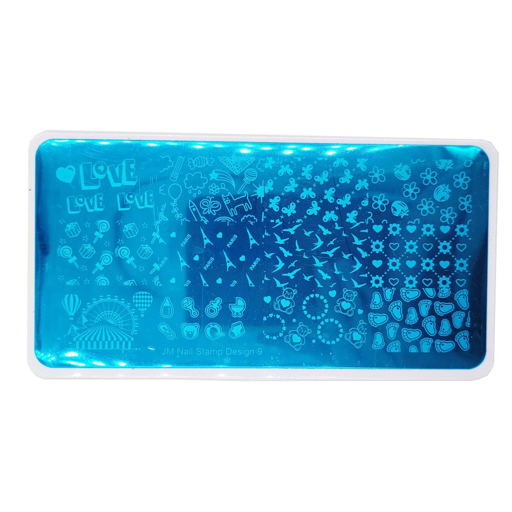 Blaue Stamping-Platte mit verschiedenen Designs: Herzen, Eiffelturm, Teddybären, Blumen. Rechteckig, in weißem Rahmen. Text: Design 9.