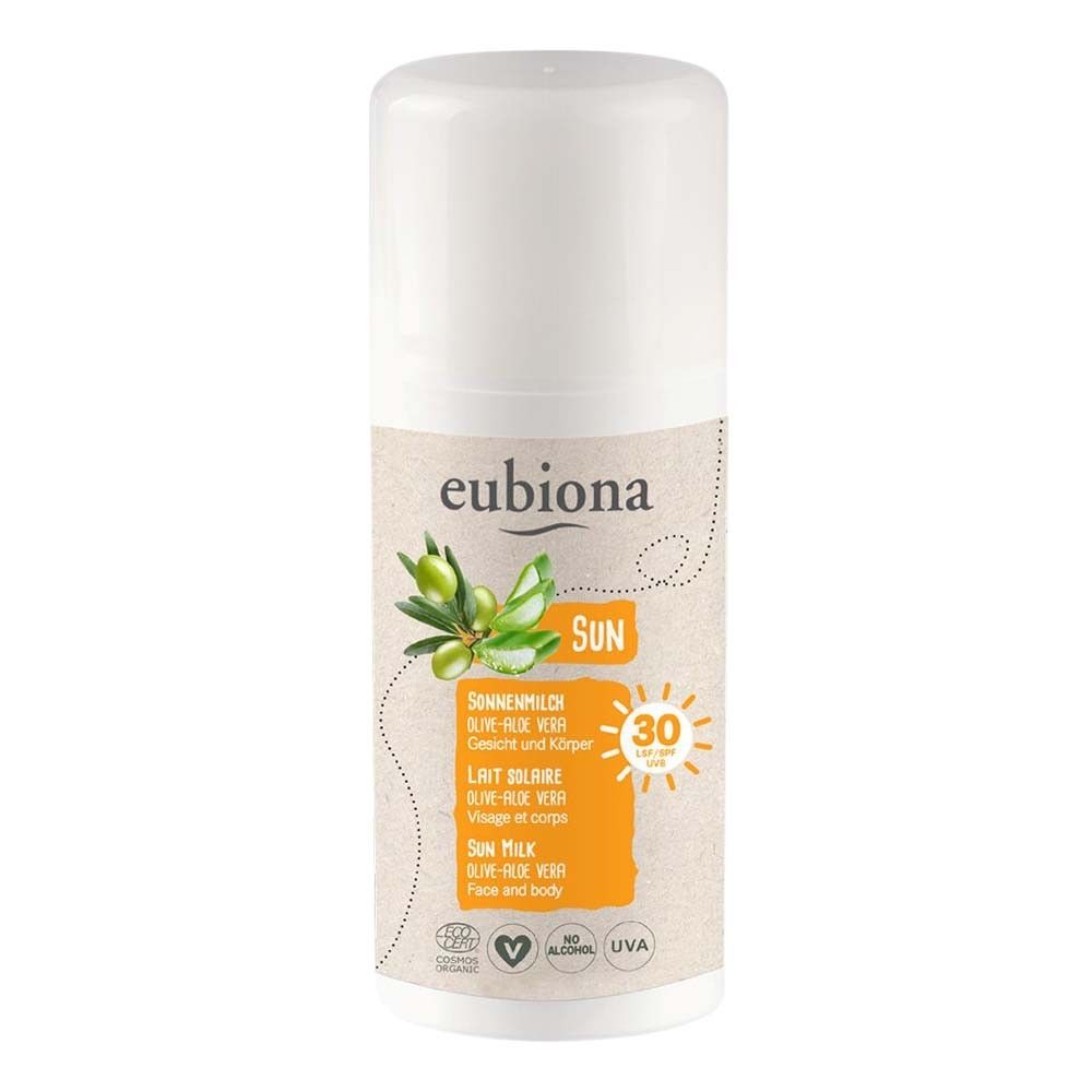 Weiße Flasche mit Produktetikett. Aufschrift: Eubiona, Sonnenmilch Olive-Aloe Vera, Lichtschutzfaktor 30. Mit Olivenzweig-Illustration.