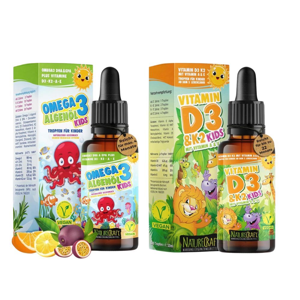 Zwei Flaschen mit Tropfern und Verpackungen. Aufschrift: Omega 3 Algenöl Kids und Vitamin D3 & K2 Kids. Vegan.