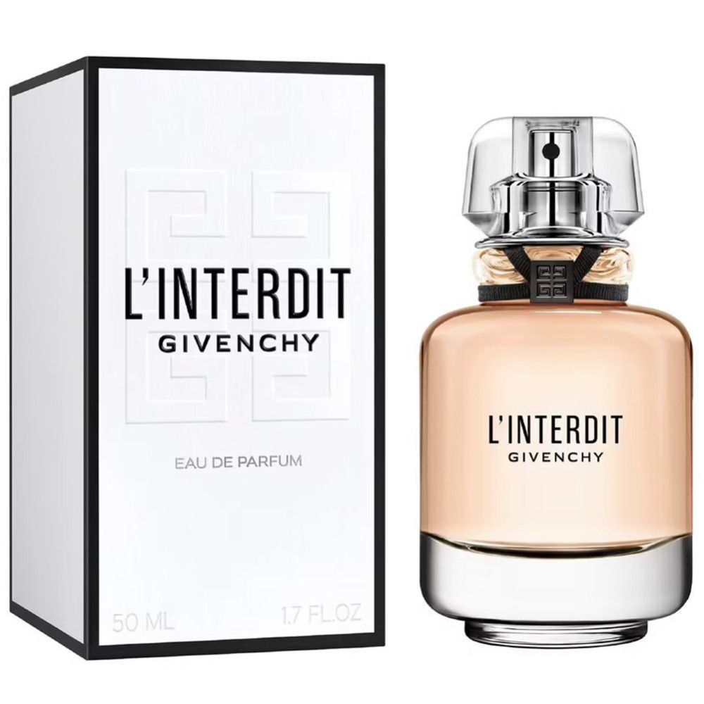 Parfümflakon und Schachtel. Flakon mit rosafarbenem Inhalt, transparentem Verschluss. Schachtel weiß mit schwarzer Schrift: L'Interdit Givenchy.