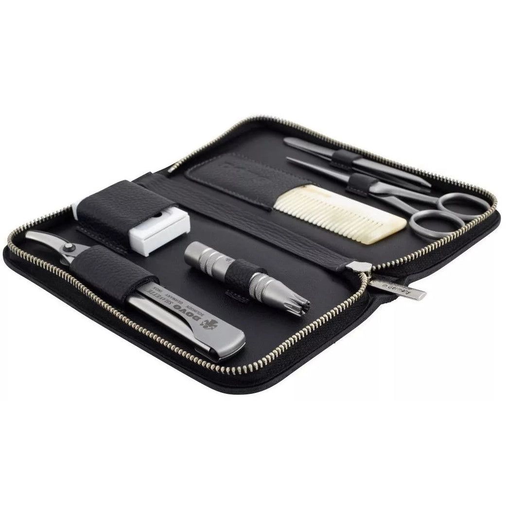 Schwarzes Etui mit Reißverschluss, gefüllt mit Bartpflege-Werkzeugen: Schere, Kamm, Pinzette, Nasenhaartrimmer, Nagelknipser und Etui.