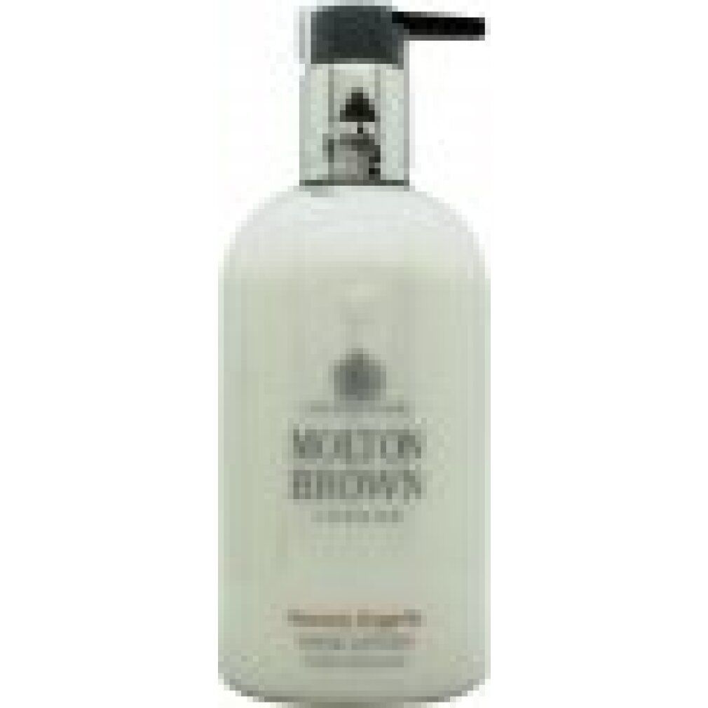 Weiße Handlotion-Flasche mit silbernem Pumpkopf. Aufschrift: Molton Brown London, Heavenly Gingerlily Hand Lotion, Made in England.