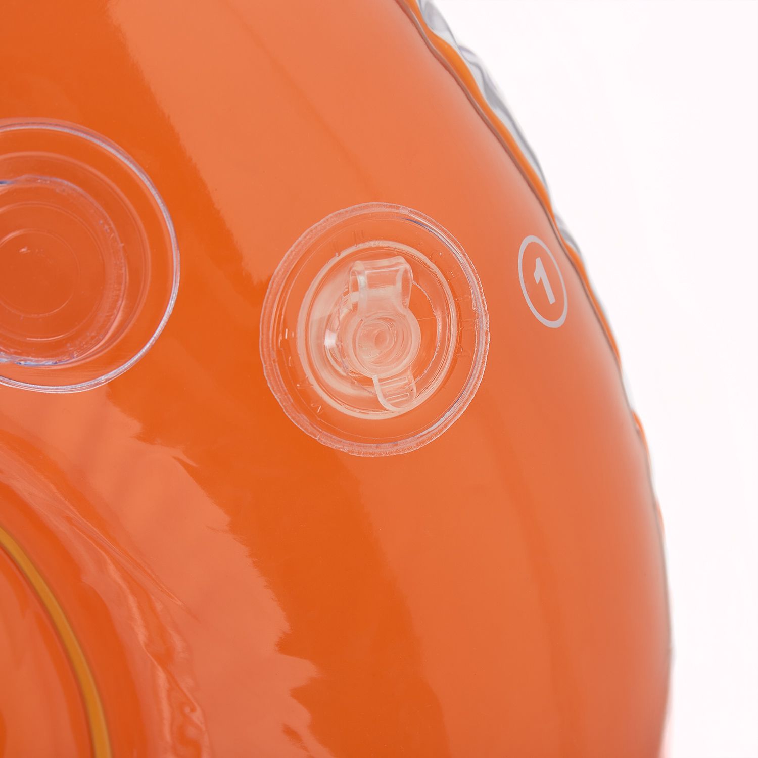 Nahaufnahme eines Baby-Schwimmrings. Transparente Ventile und eine Nummer 1 sind sichtbar.