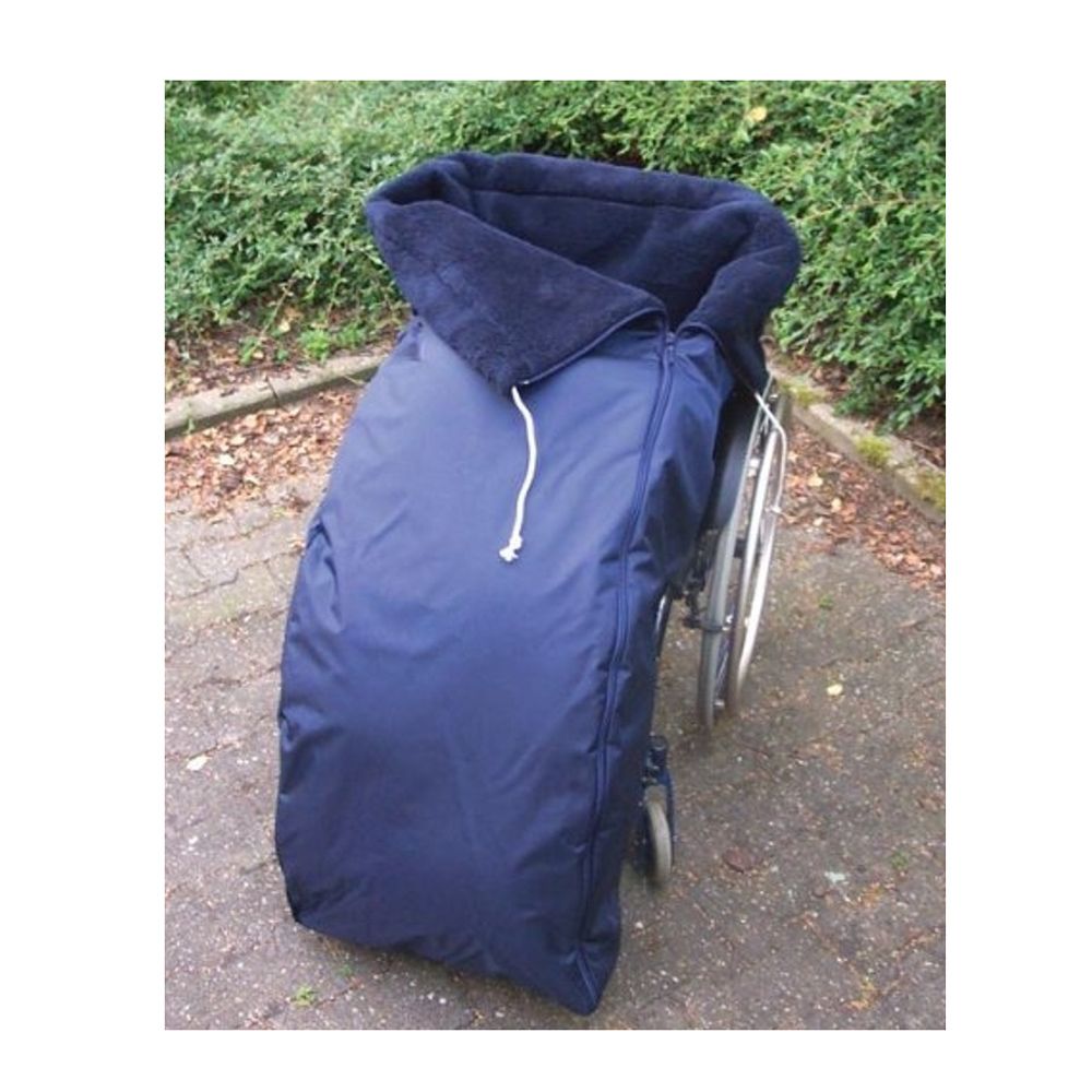 Dunkelblaue Rollstuhl-Abdeckung aus wasserabweisendem Material mit weichem Innenfutter und Kordelzug.