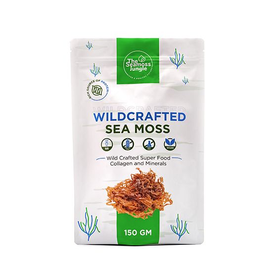 Beutel "The Seamoss Jungle" und "Wildcrafted Sea Moss". Getrocknetes Seemoos unten. 150 GM-Angabe.