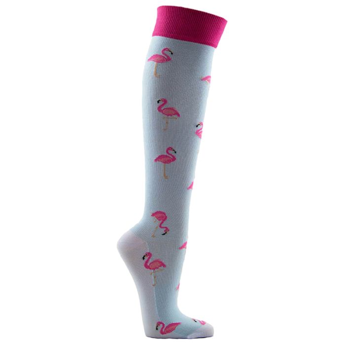Kniestrümpfe mit rosa Flamingo-Muster auf hellblauem Grund. Oberer Rand und Ferse in Pink.