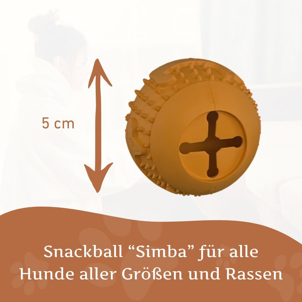 Orangefarbener Snackball mit Noppen und Kreuzschlitz. 5 cm hoch. Text: Snackball für alle Hunde.
