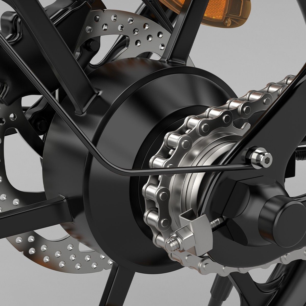 Detailansicht des Hinterrads eines Elektrofahrrads. Kette, Bremsscheibe und Zahnkranz.