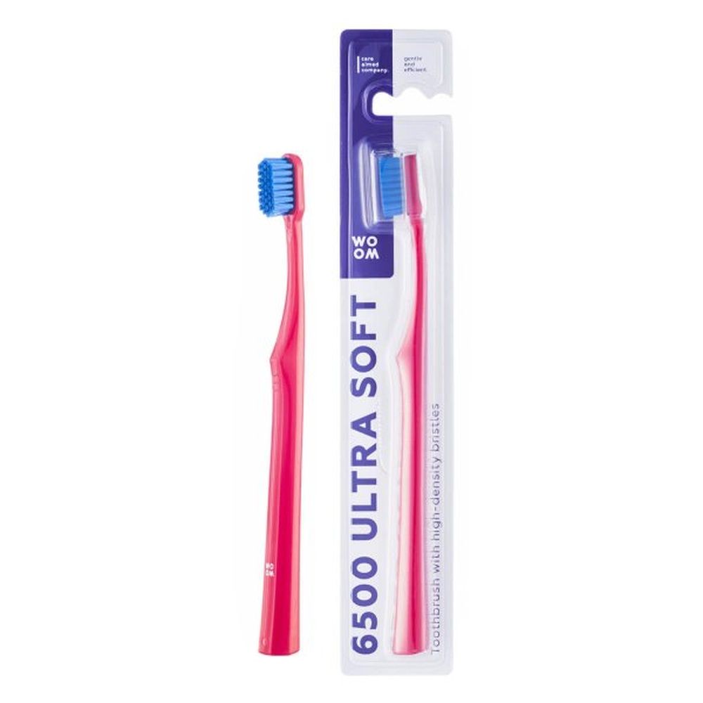 Rote Zahnbürste und Verpackung. Auf der Verpackung steht '6500 ULTRA SOFT'.
