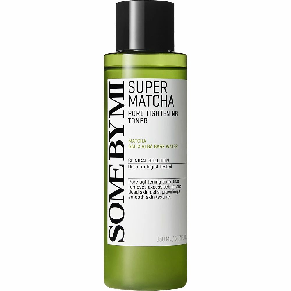 Grüne Flasche mit schwarzem Deckel. Aufschrift: SOME BY MI, SUPER MATCHA PORE TIGHTENING TONER. Text: Matcha, Salix Alba Bark Water.