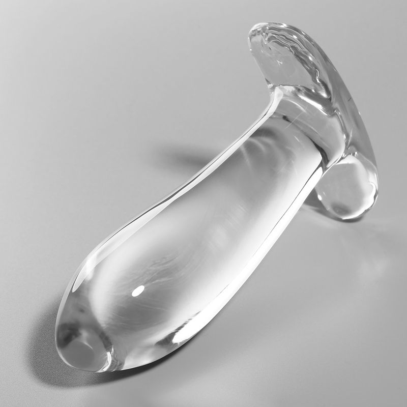 Klarer Glas-Analplug mit breiter Basis, auf grauem Hintergrund.