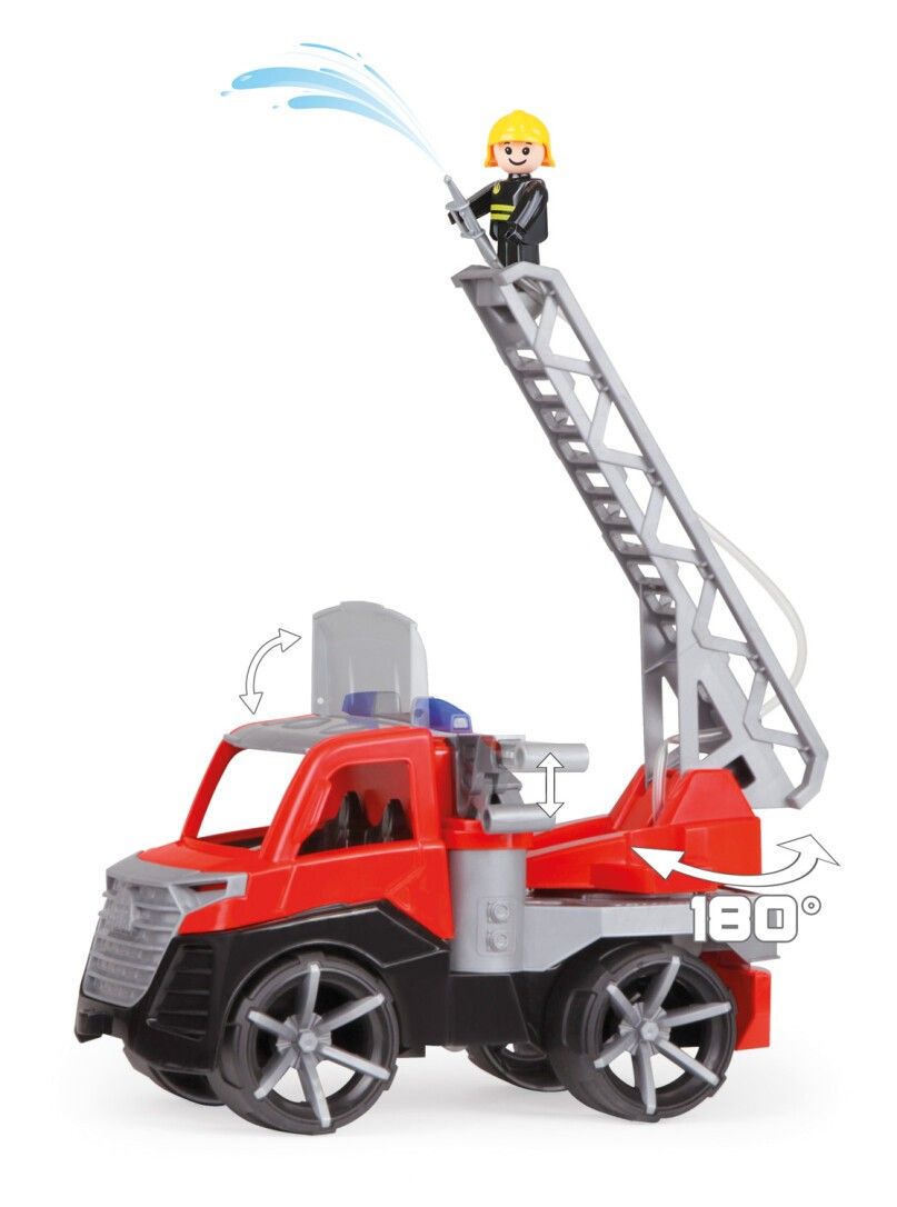 Rotes Spielzeug-Feuerwehrauto mit Leiter und Figur. Die Leiter ist ausgefahren und spritzt Wasser. Schwarze Räder.