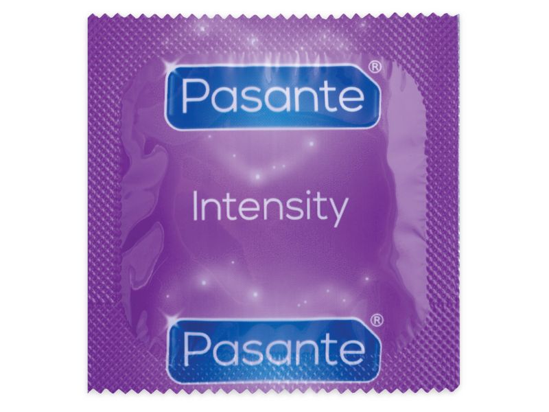 Einzelverpackung Pasante Intensity Kondom. Lila Design. Marke und Produktname sichtbar.