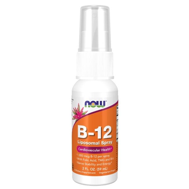 Weiße Sprühflasche mit orangefarbenem Etikett. Text: B-12 Liposomales Spray. Enthält Informationen zur Gesundheit.