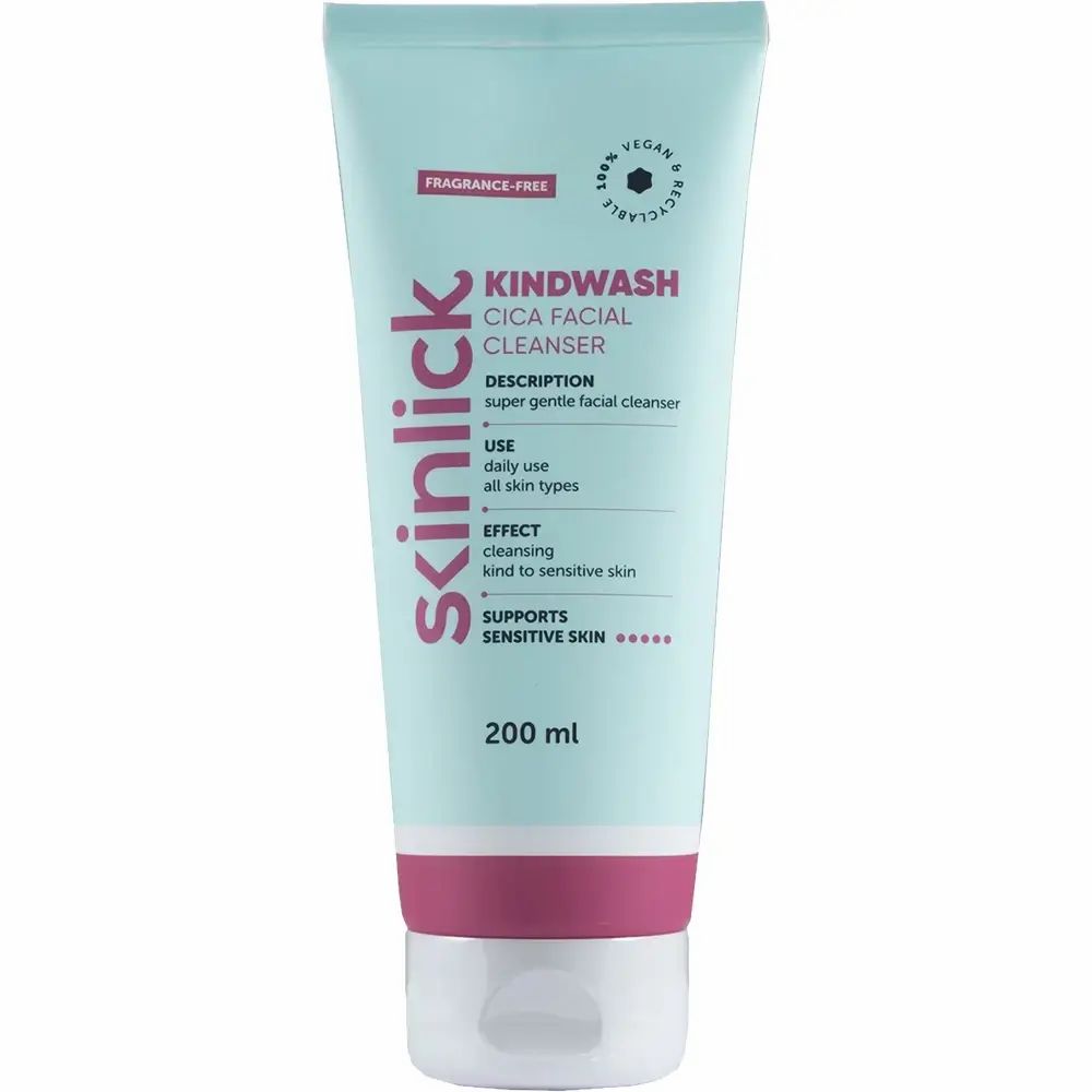 Hellgrüne Tube mit pinkfarbenem Streifen. Text: Kindwash, Cica Facial Cleanser, 200 ml. Vegan, recycelbar. Weißer Hintergrund.