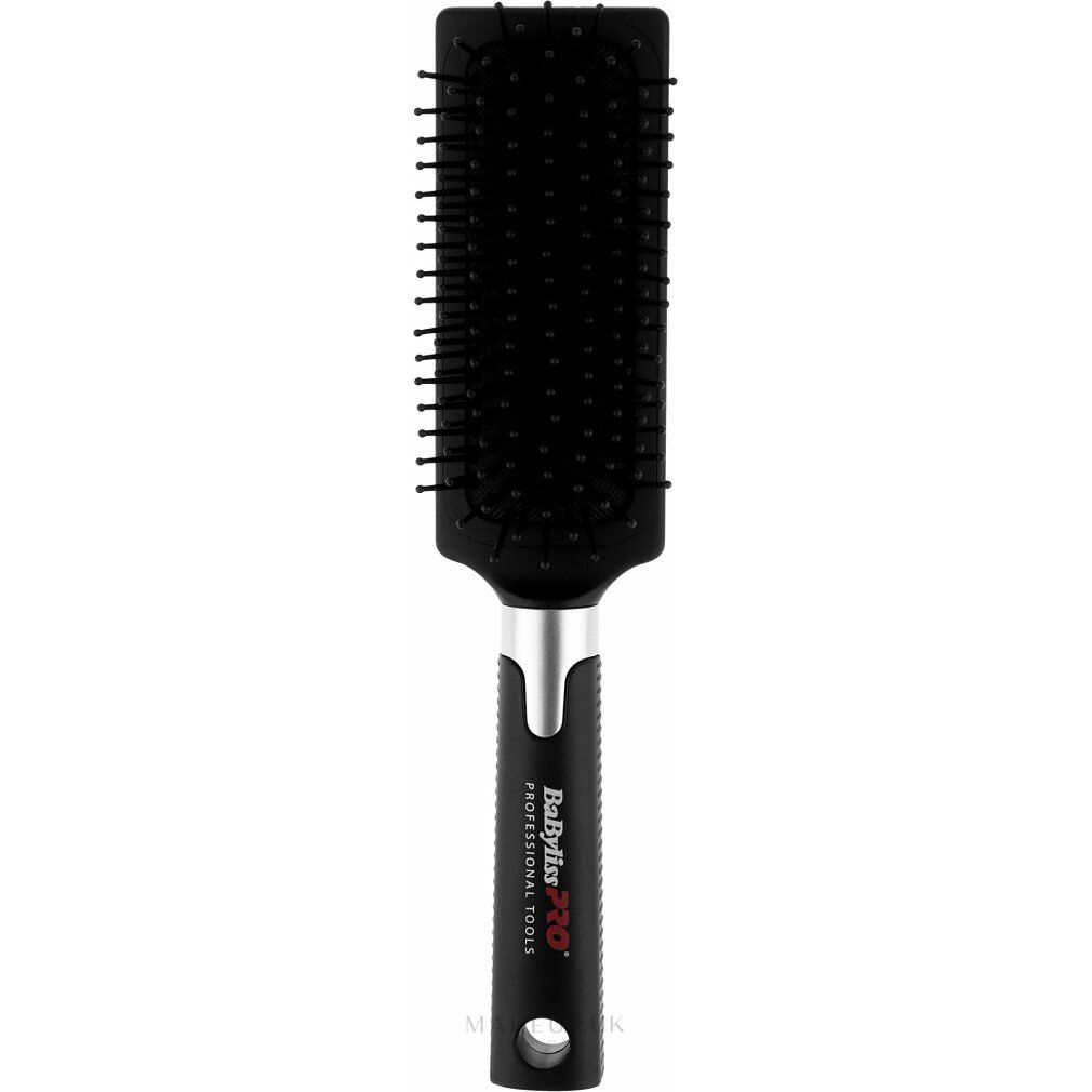 Schwarze Haarbürste mit Griff. Rechteckiger Bürstenkopf mit schwarzen Borsten. Silberfarbener Übergang zum Griff. Babyliss Pro Logo.