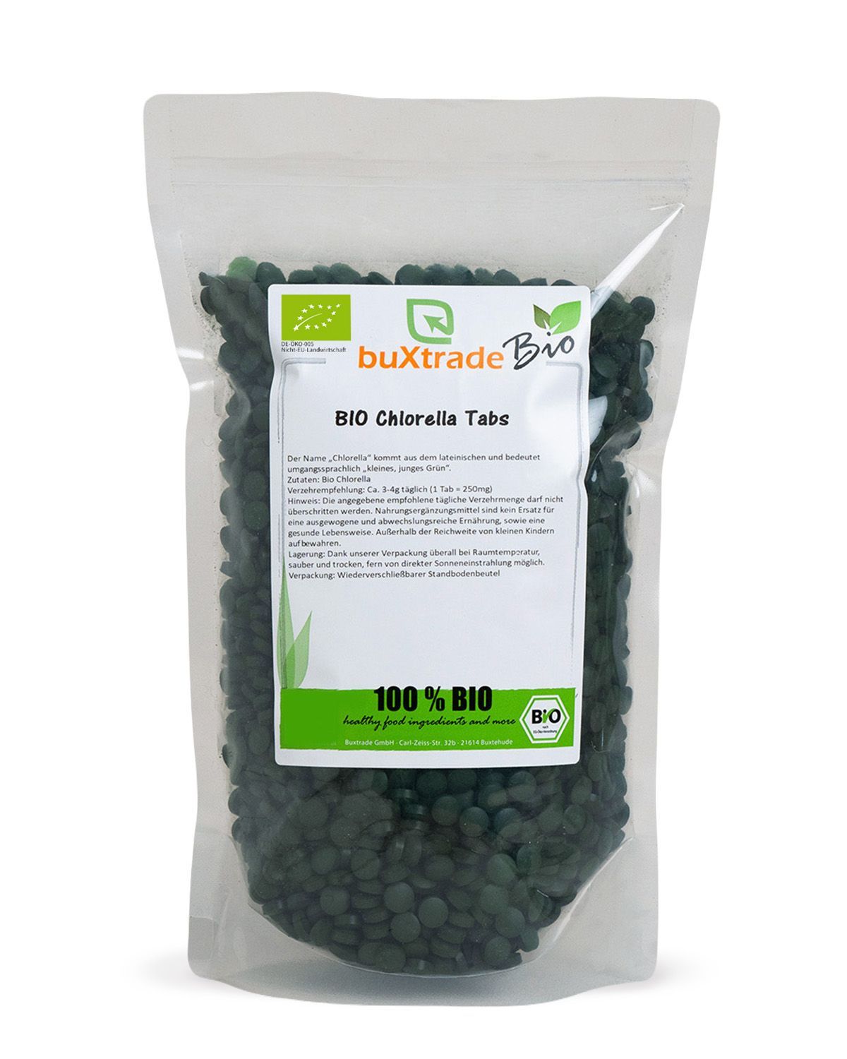 Ein Beutel buxtrade Bio Chlorella Tabs, gefüllt mit grünen Tabletten.