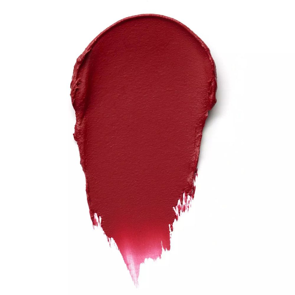 Roter Lippenstift-Swatch auf weißem Hintergrund. Die Textur ist cremig und deckend.