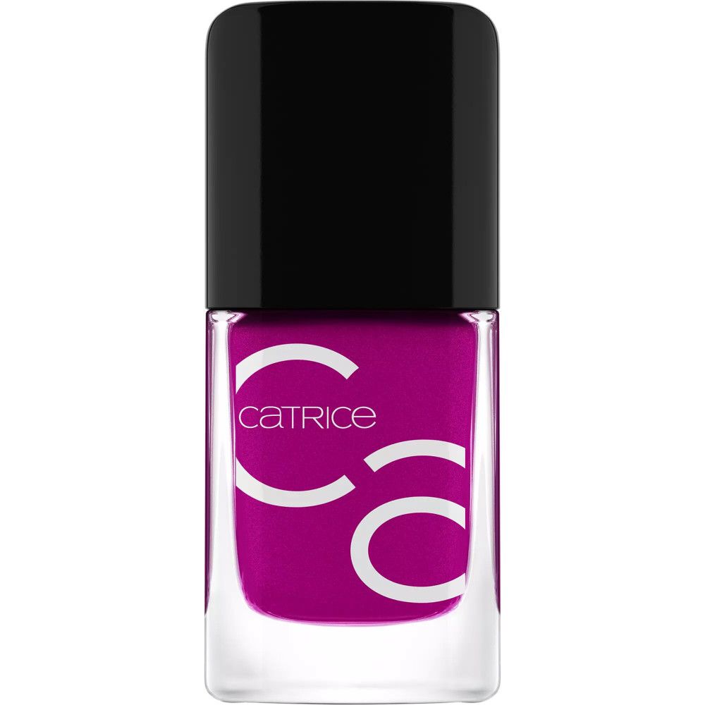 Nagellackflasche mit schwarzem Deckel. Sichtbar ist der Name Catrice in Weiß. Der Lack ist pink.