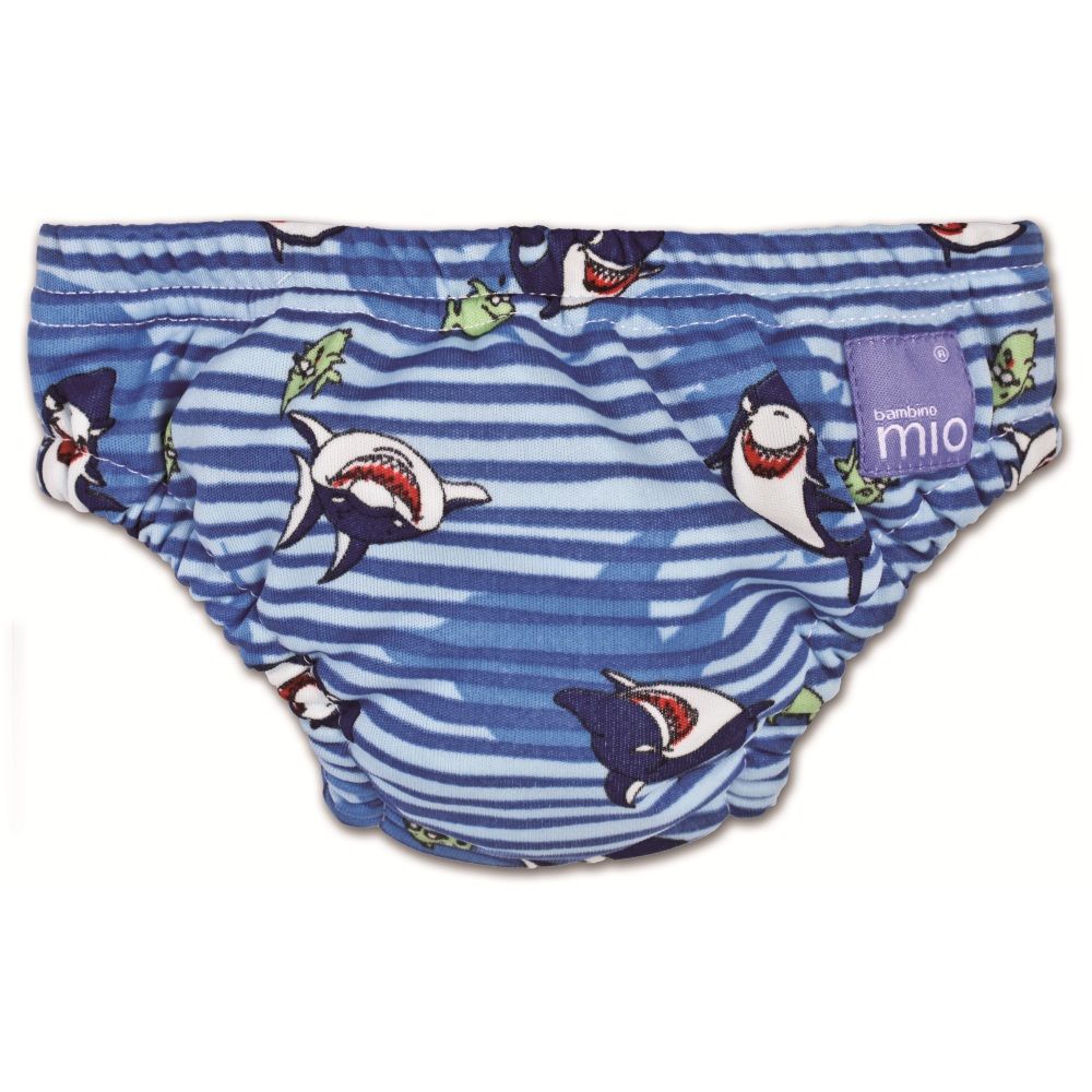 Blau-weiß gestreifte Schwimmwindel mit Hai-Motiv. Marke: Bambino Mio. Kleine Größe.
