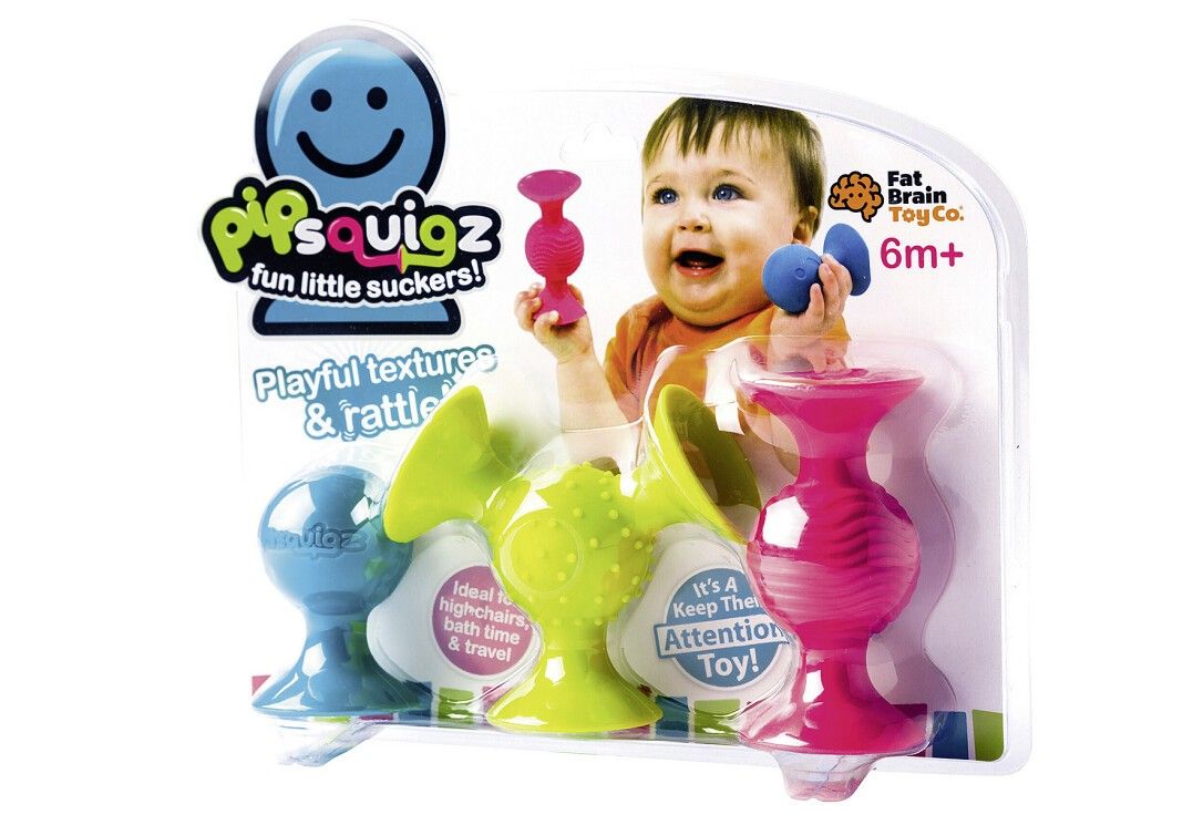 Verpackung mit vier pipSquigz. Enthält einen blauen, einen grünen und einen pinkfarbenen Saugnapf. Ein Baby hält einen blauen und einen pinkfarbenen.