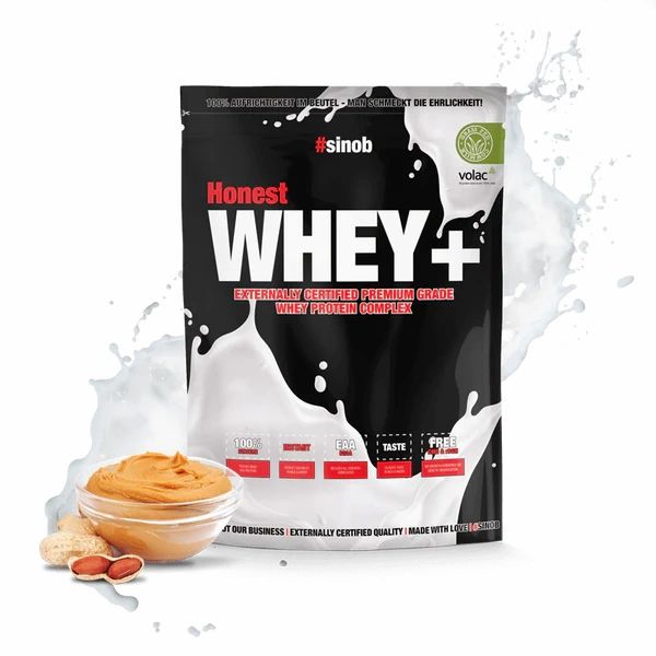 Schwarze Tüte mit "#sinob Honest WHEY+". Enthält Molkenprotein-Komplex. Bio-Siegel. Erdnussbutter und Erdnüsse daneben.