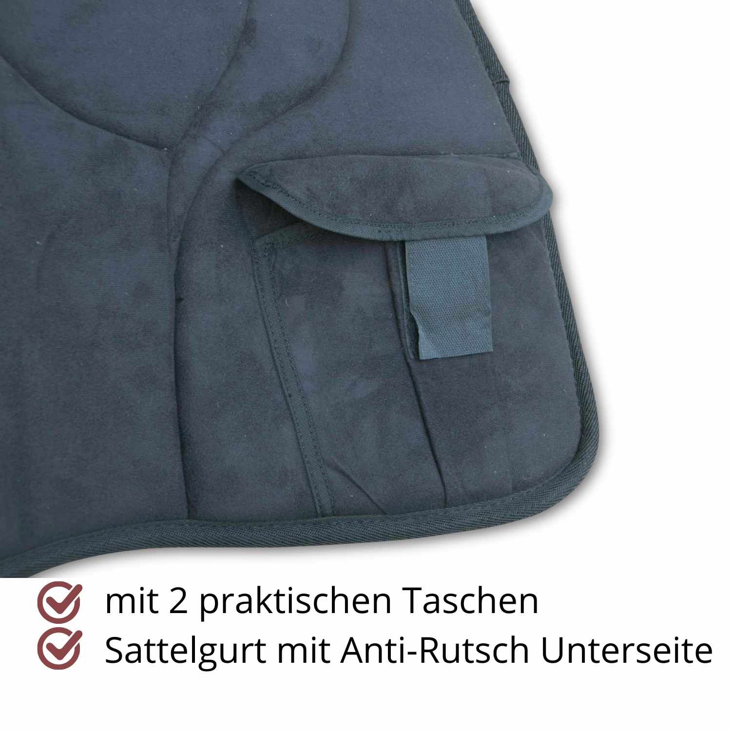 Ausschnitt Reitpad mit Taschen und Text: Sattelgurt mit Anti-Rutsch Unterseite. Schwarze Oberfläche.