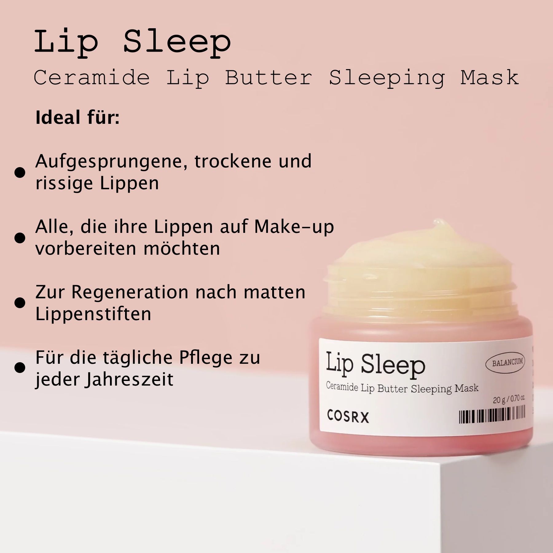 Ein geöffneter Tiegel mit cremiger Textur. Text: Lip Sleep, Ceramide Lip Butter Sleeping Mask. COSRX.