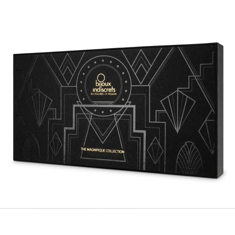 Schwarze Verpackung mit silbernen geometrischen Mustern und Markenlogo. Text: Bijoux Indiscrets.