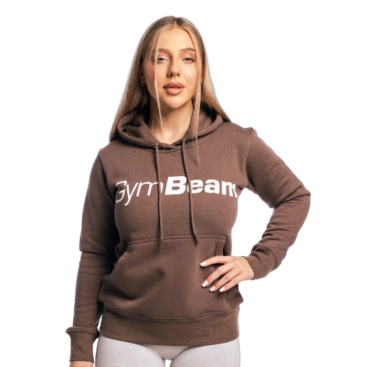 Damen Hoodie in Cocoa mit Kapuze und Kängurutasche. GymBeam Logo auf der Brust.
