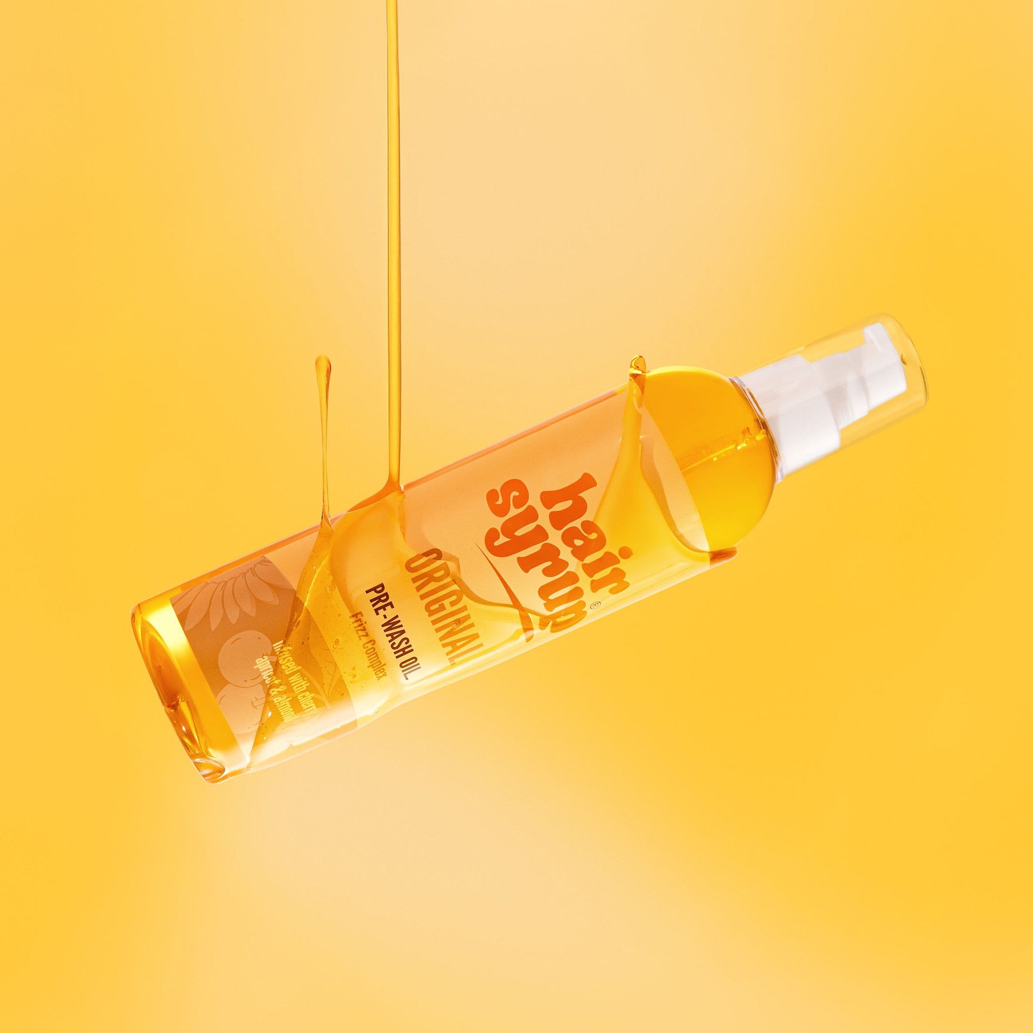 Hair Syrup The Original-Flasche mit Flüssigkeit, die aus der Flasche fließt. Gelber Hintergrund.