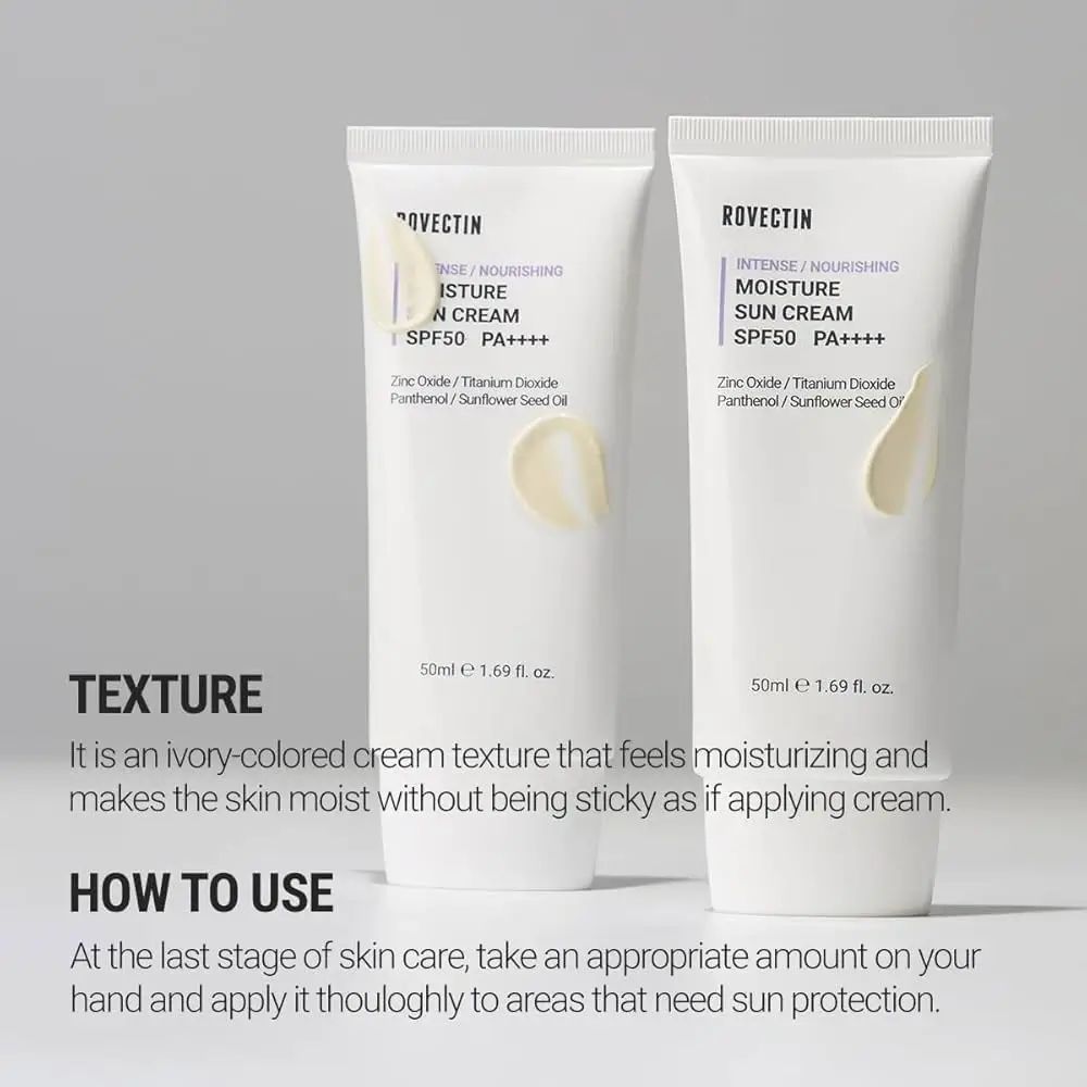Zwei weiße Tuben mit lila Schriftzug. Produktname und SPF50+ PA++++ sind sichtbar. Text über Textur und Anwendung.