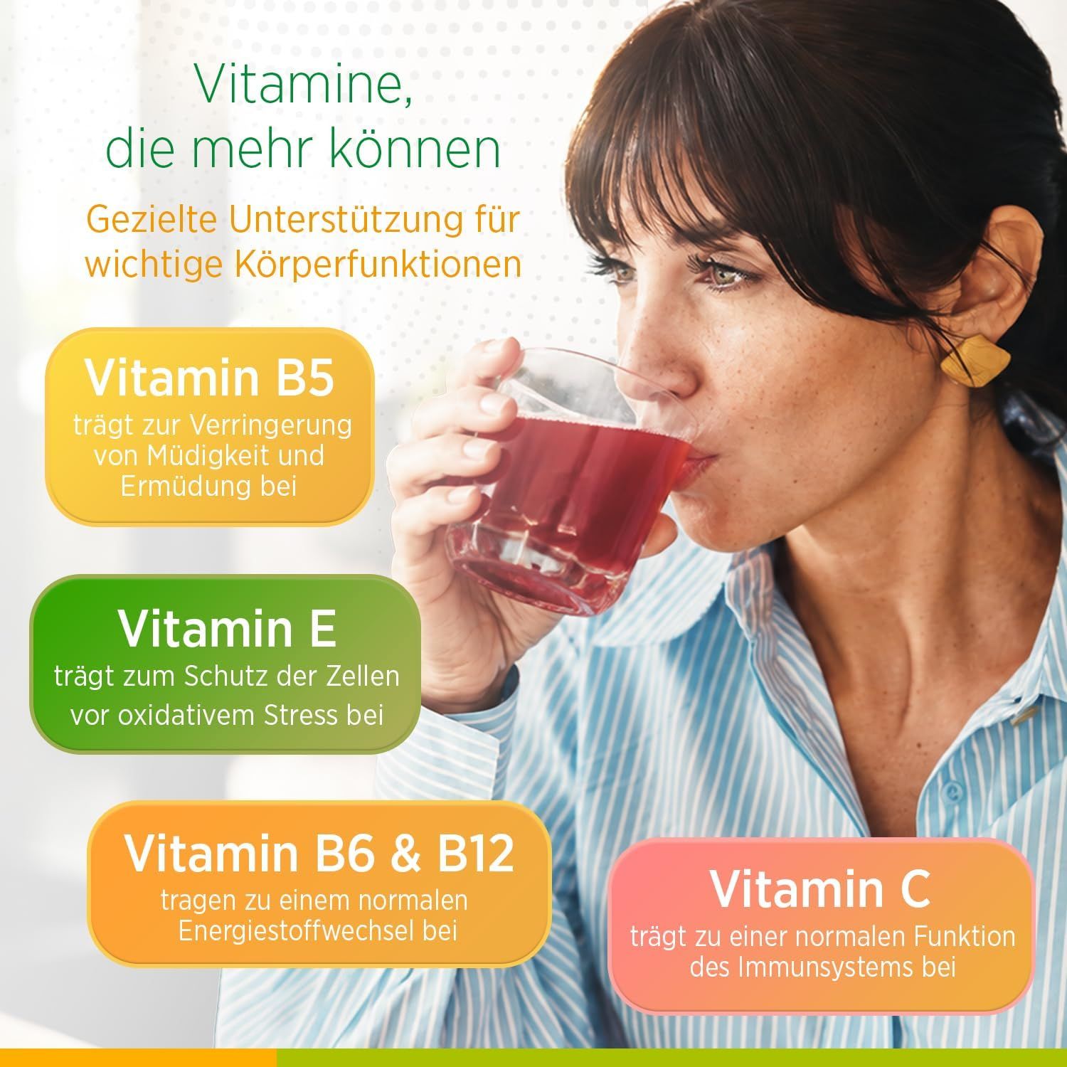 Frau trinkt Granatapfelsaft. Vitamine B5, E, B6, B12 und C für Körperfunktionen.