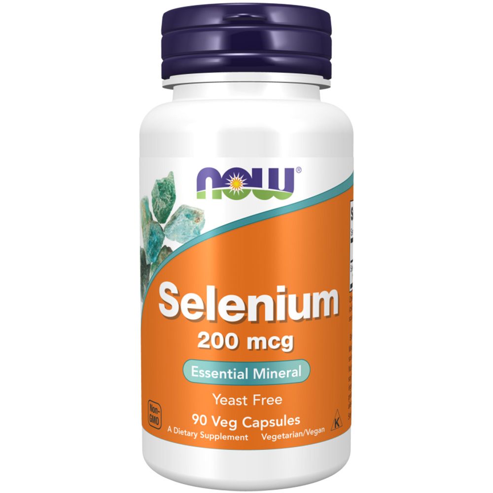 Weiße Flasche mit blauem Deckel. Aufschrift: NOW, Selenium 200 mcg, Essential Mineral. 90 Veg Capsules.