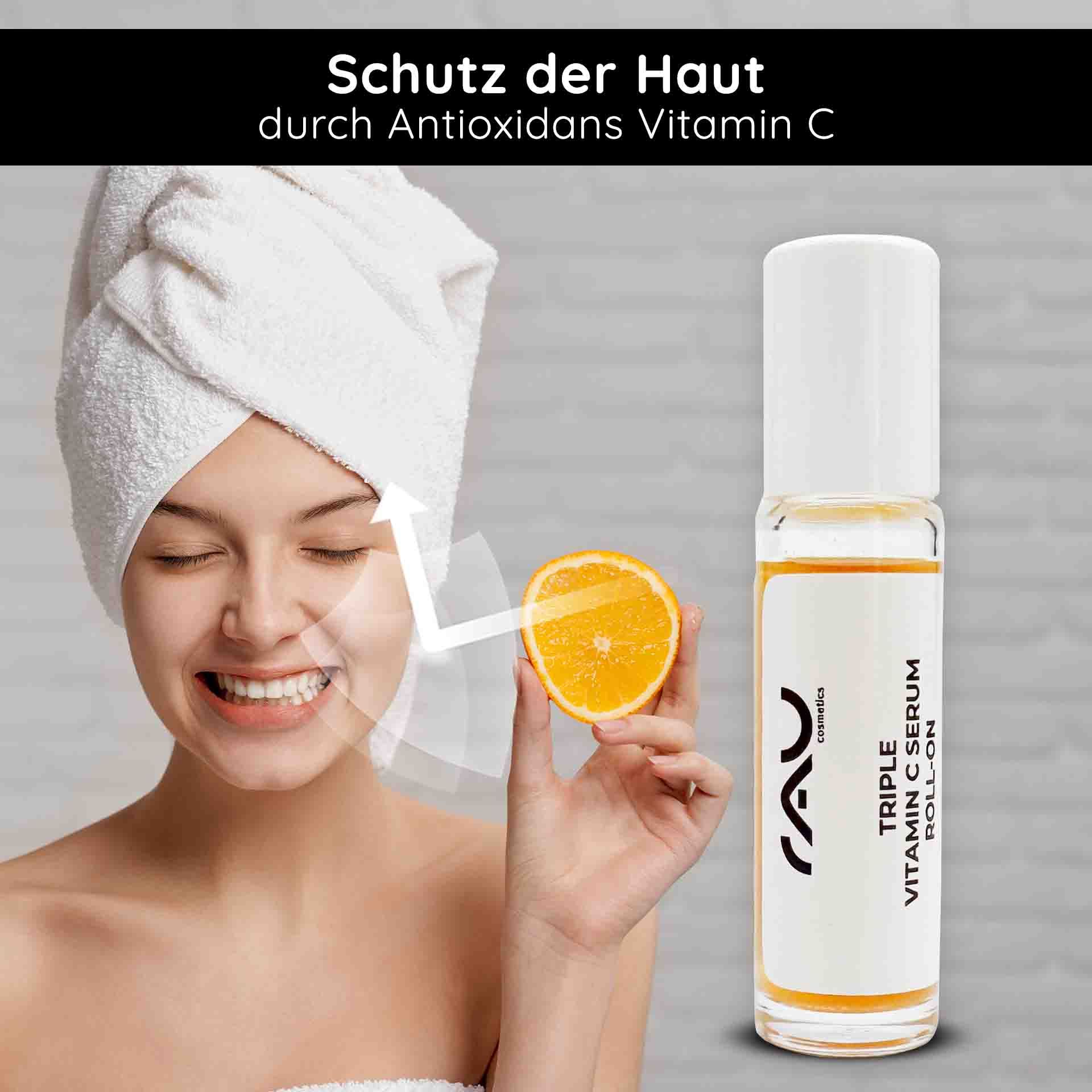 Frau mit Handtuch und Orange. Produkt: RAU Cosmetics Triple Vitamin C Serum Roll-On.