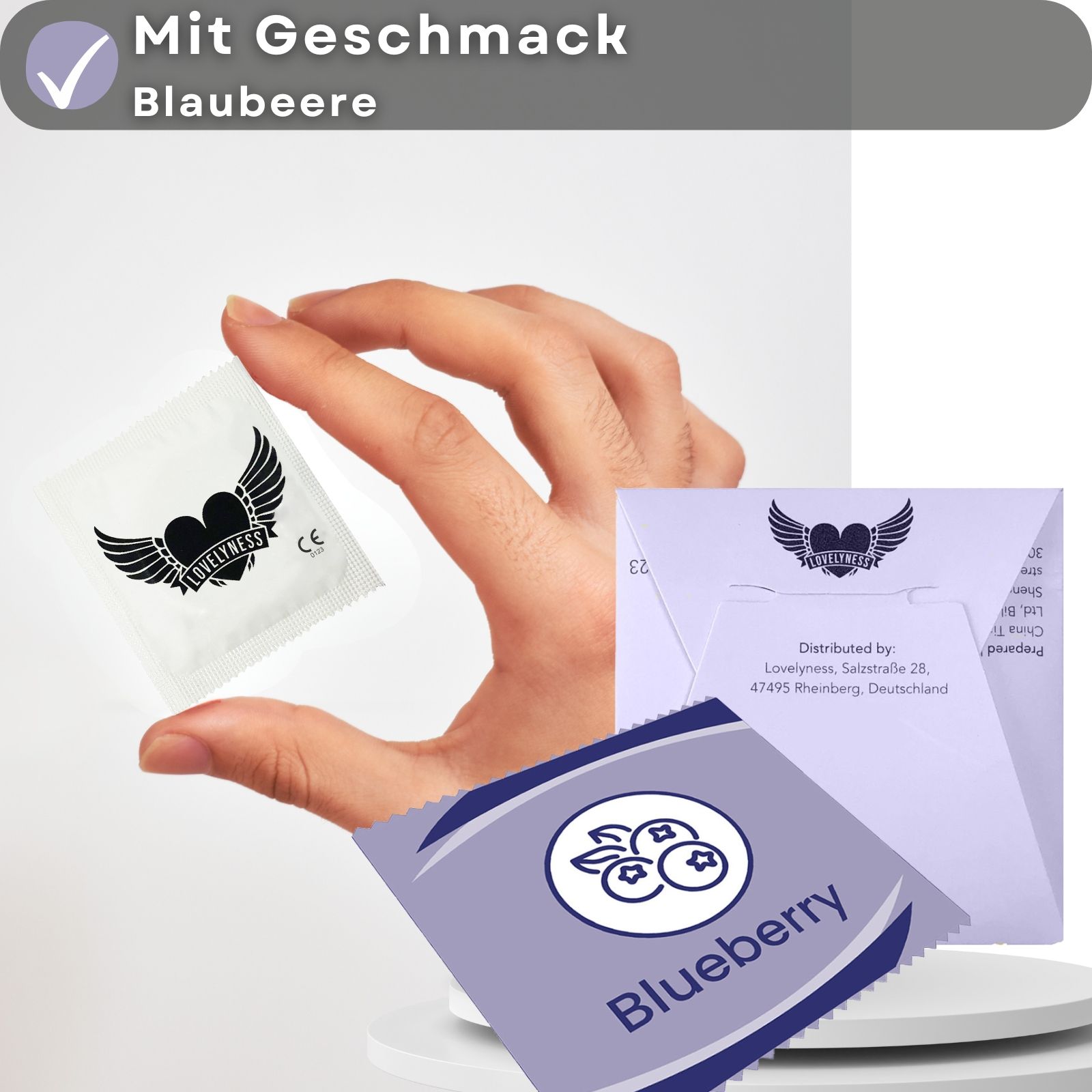 Kondom mit Blaubeere-Geschmack. Einzeln verpackt. Logo auf der Verpackung.