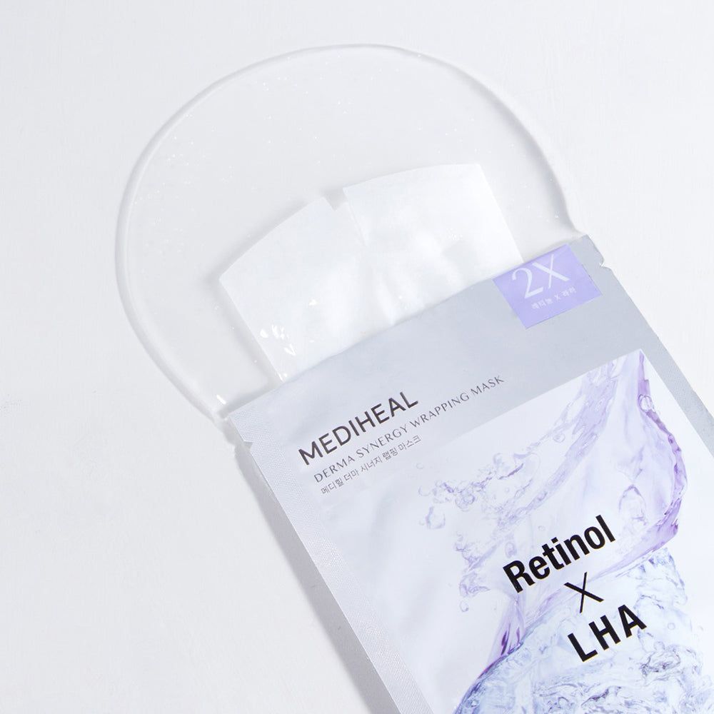 Verpackung der MEDIHEAL Derma Synergy Wrapping Maske. Enthält Retinol und LHA. Maske teilweise sichtbar.