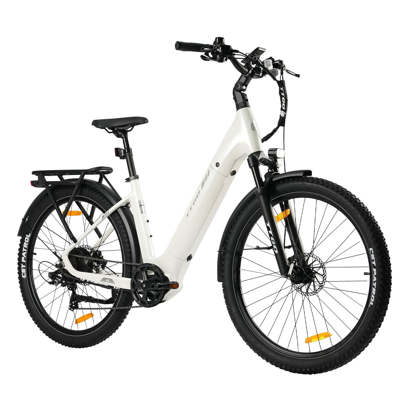 Weißes Elektrofahrrad mit schwarzen Reifen und Details. Gepäckträger, Schutzbleche und hydraulische Scheibenbremsen.