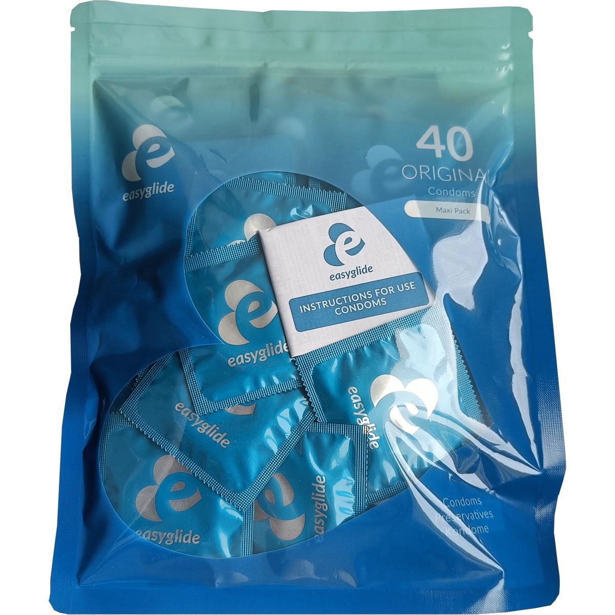 Packung mit Kondomen. Aufdruck: 40 Original Kondome Maxi Pack. Beilage mit Gebrauchsanweisung. Logo und Markenname.