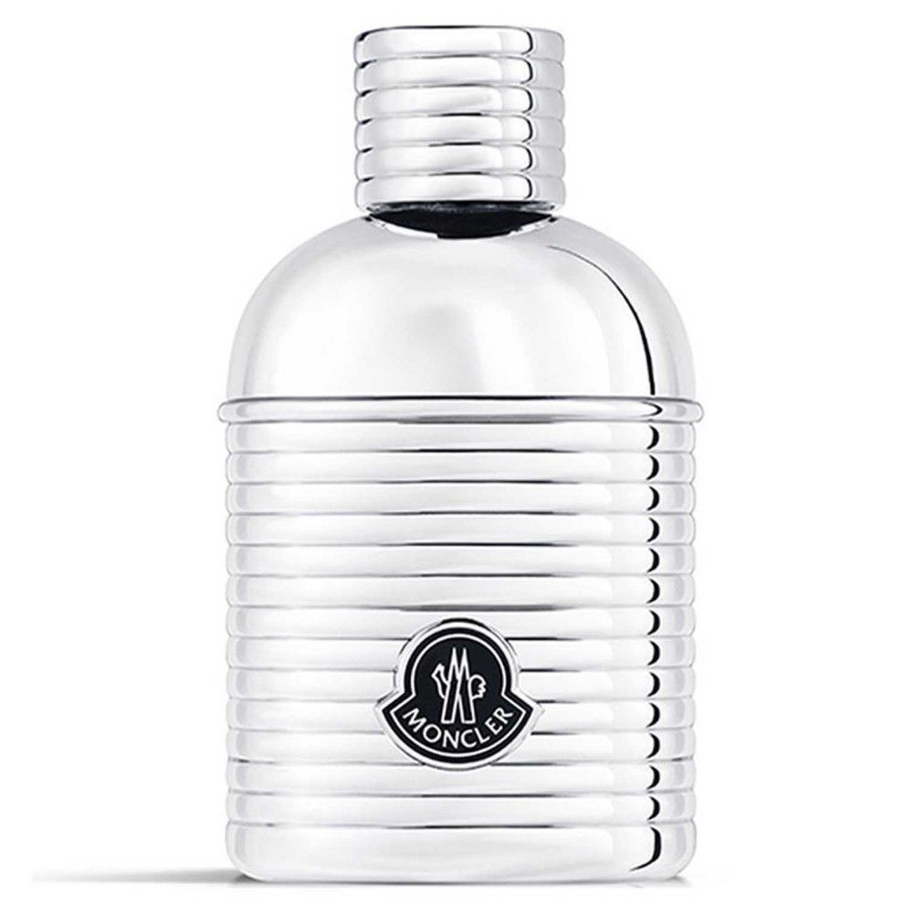 Silberfarbener Flakon mit geriffelter Oberfläche und Logo. Der Deckel ist ebenfalls geriffelt. MONCLER-Logo.