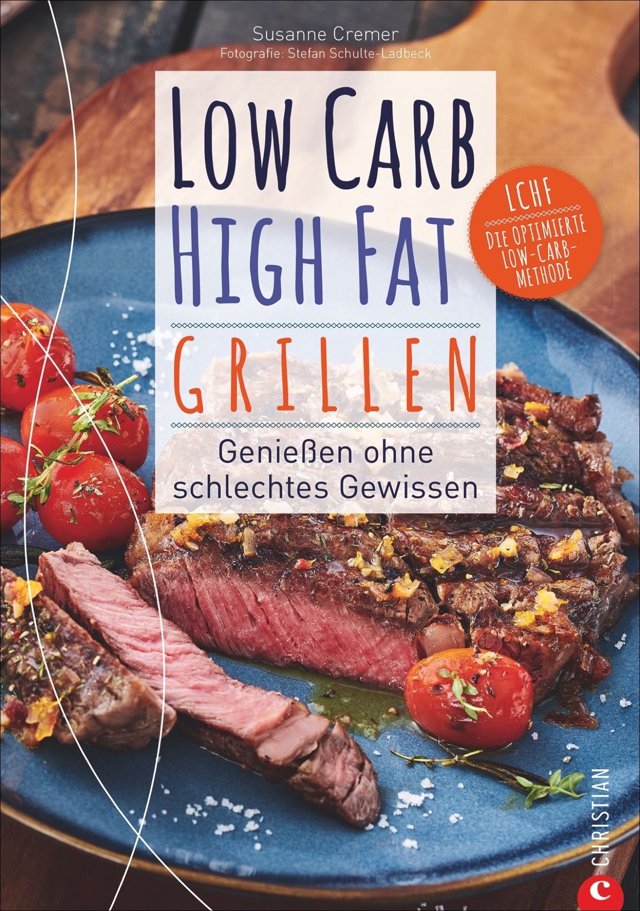 Buchcover mit Titel: Low Carb High Fat Grillen. Gezeigte Speisen: gegrilltes Fleisch und Tomaten. Aufschrift: Genießen ohne schlechtes Gewissen.